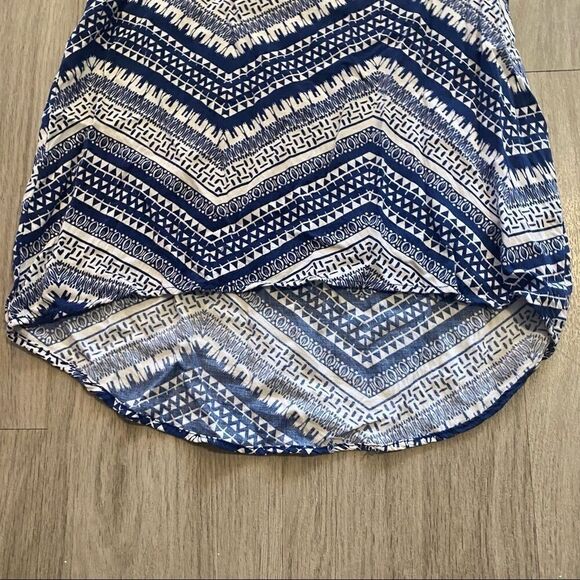 Pink rose, small geometric blue/white shirt sleeve - Picture 3 of 8